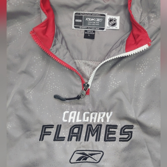 Calgary Flames Reflective Reebok Pull Over Quarter Zip. - Picture 3 of 9
